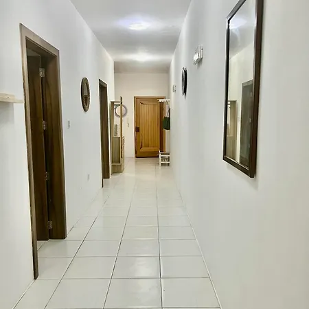 Spacious 3 Bedroom In Swatar - Appartement *